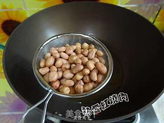 菠菜花生仁儿的做法步骤:2