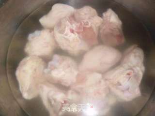 春笋烧猪弯弯的做法步骤:2