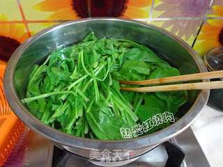 菠菜花生仁儿的做法步骤:4