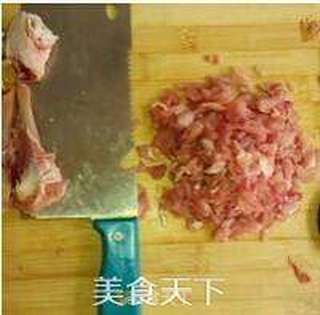 青椒炒鸡腿肉的做法步骤：1