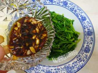 菠菜花生仁儿的做法步骤:11