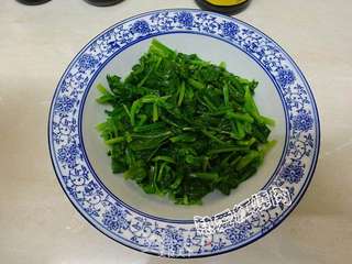 菠菜花生仁儿的做法步骤:10