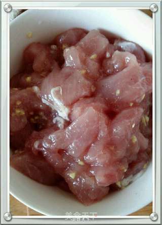 菠萝咕噜肉的做法步骤：2