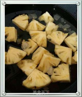 菠萝咕噜肉的做法步骤：3