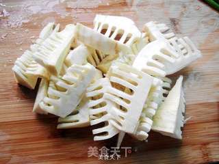 油焖春笋的做法步骤:2