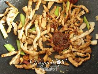 肉丝炒黑豆芽的做法步骤:5