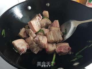 百叶红烧肉的做法步骤：3