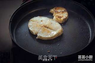 银鳕鱼配香柠汁【芸芸小厨】的做法步骤:2