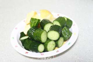 早餐来一份健康营养的蔬菜果汁的做法步骤:2
