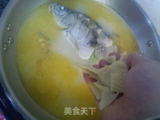 养颜补气靓汤之: 鲫鱼鲜笋豆腐汤的做法步骤:17