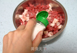 【自制手打牛肉丸】:鲜美Q嫩的肉丸怎么做的做法步骤:3