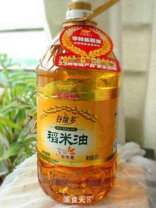 【龙鱼稻米油5L】试用报告之一金针菇培根卷的做法步骤：1