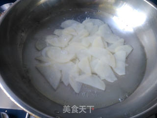凉拌香辣土豆片的做法步骤:2