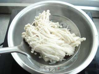 【龙鱼稻米油5L】试用报告之一金针菇培根卷的做法步骤:5