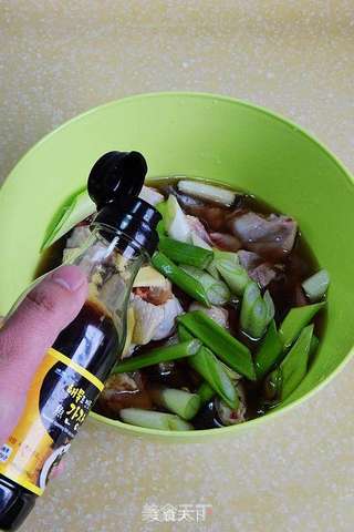 鸡翅的美味吃法-—花雕凤翅的做法步骤:5