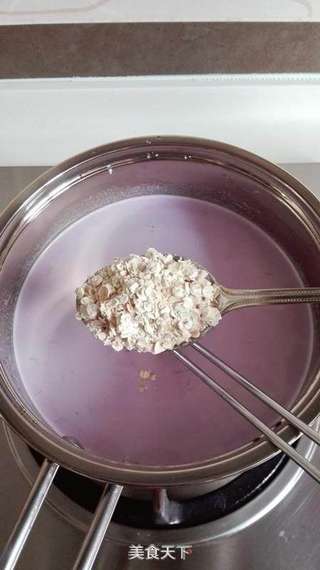紫薯燕麦牛奶羹的做法步骤:3