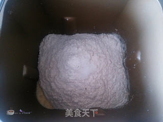 低糖全麦长棍面包的做法步骤：1