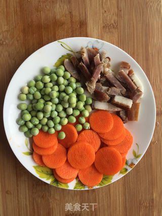 腊肉豌豆焖干饭的做法步骤：1