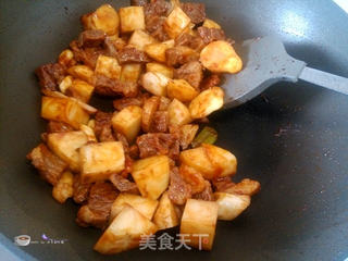 土豆炖牛肉的做法步骤:7