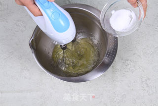 舌尖上的青涩风情——抹茶蛋糕卷的做法步骤：9