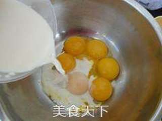 干果戚风蛋糕的做法步骤:2
