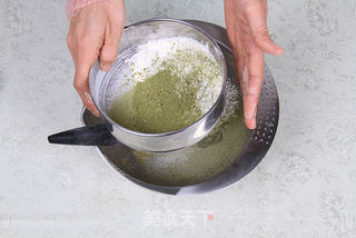 舌尖上的青涩风情——抹茶蛋糕卷的做法步骤:6