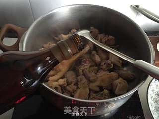栗子山药鸡汤的做法步骤:2