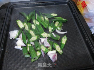 秋葵黑椒酱牛排的做法步骤:11