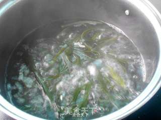 鲜虫草花拌海带的做法步骤:2