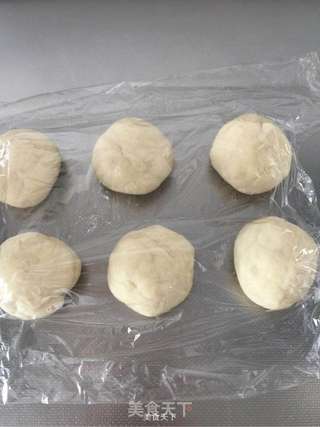 豆沙面包的做法步骤:5