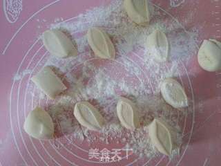 虾仁水煎包的做法步骤:7