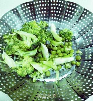 番茄肉酱通心粉(蒜香)的做法步骤:2