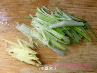 豉油蒸鲈鱼的做法步骤:2