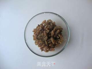 核桃葡萄干软欧包的做法步骤:2