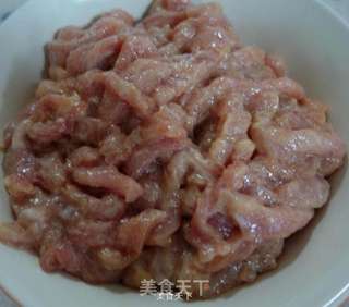 青椒肉丝的做法步骤:2