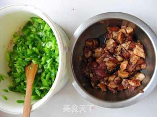 紫米青椒肉丁包子的做法步骤:6