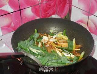 蒜苗炒肉的做法步骤:6