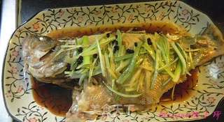 豉油蒸鲈鱼的做法步骤：6