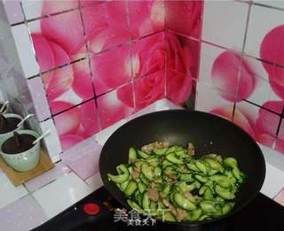 黄瓜肉片的做法步骤:7