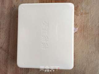 凉拌皮蛋豆腐的做法步骤：2