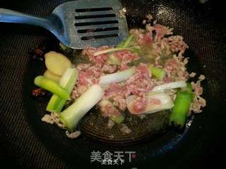 电饭煲肉末豆角饭的做法步骤:3
