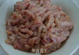 红椒肉丝的做法步骤:2