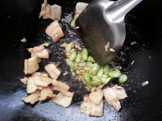 手撕包菜炒肉的做法步骤:8