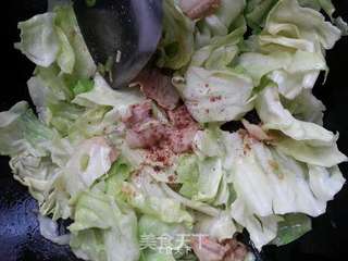 手撕包菜炒肉的做法步骤:10