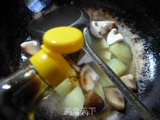 香菇烧土豆的做法步骤:7