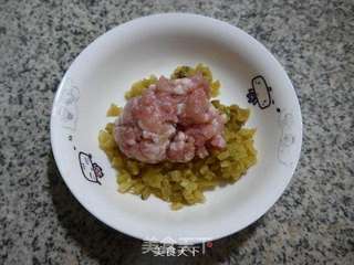 榨菜猪肉馅锅贴的做法步骤:3