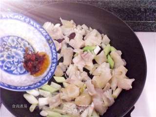 XO酱爆牛筋的做法步骤:5