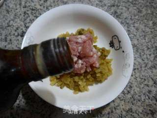 榨菜猪肉馅锅贴的做法步骤:4