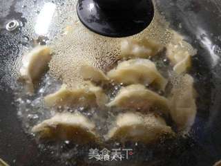 榨菜猪肉馅锅贴的做法步骤:10