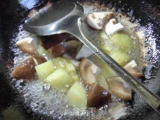 香菇烧土豆的做法步骤:6